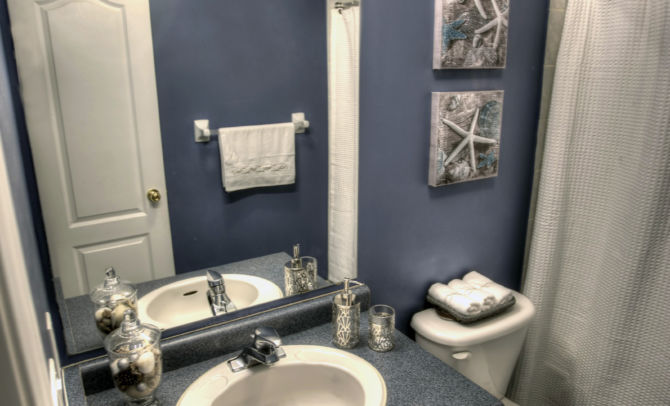 bath room staged by Sage Staging & Redesign Inc.